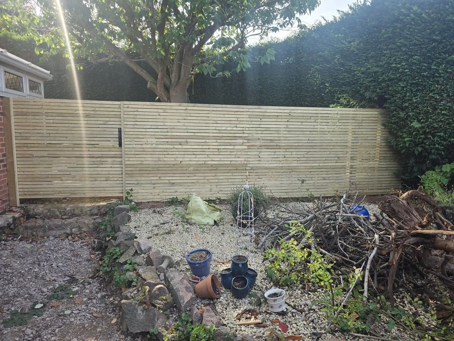 Contemporary horizontal slatted fencing